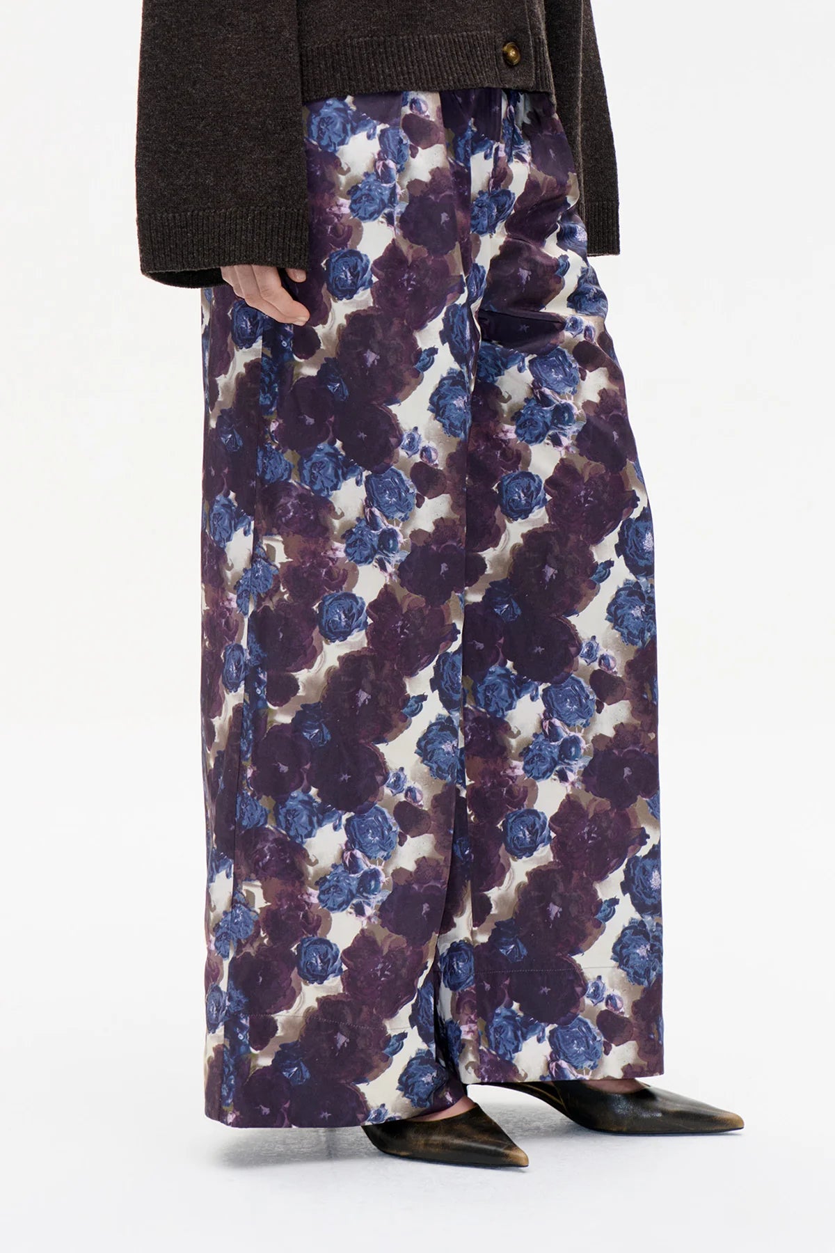 BAUM & PFERDGARTEN Pants "Naomia" dusty grey flower