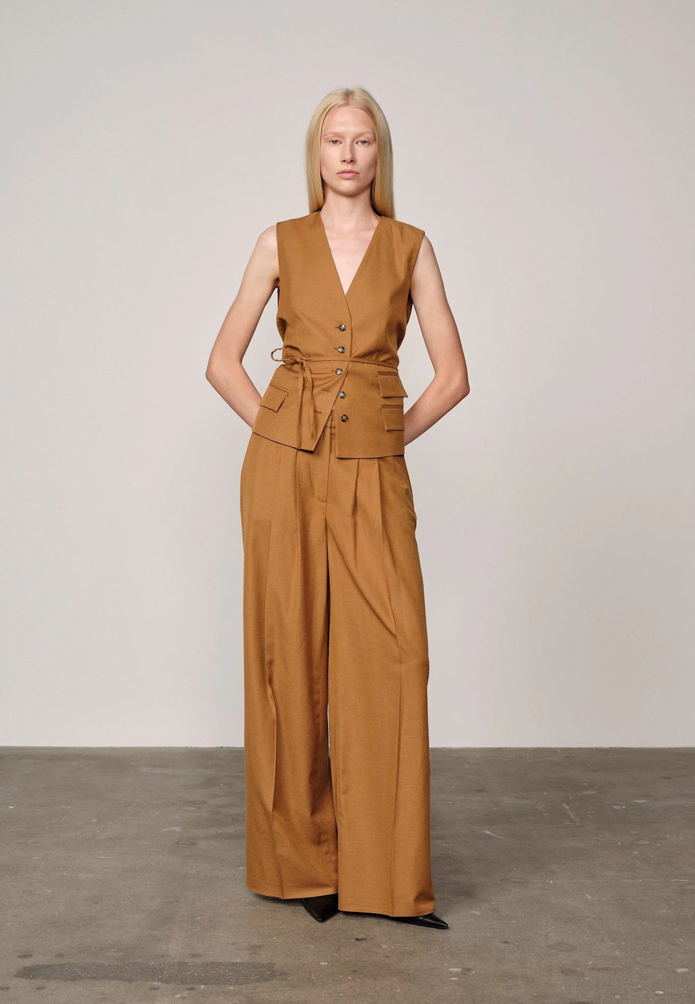 HERSKIND Vest "Samos" toffee