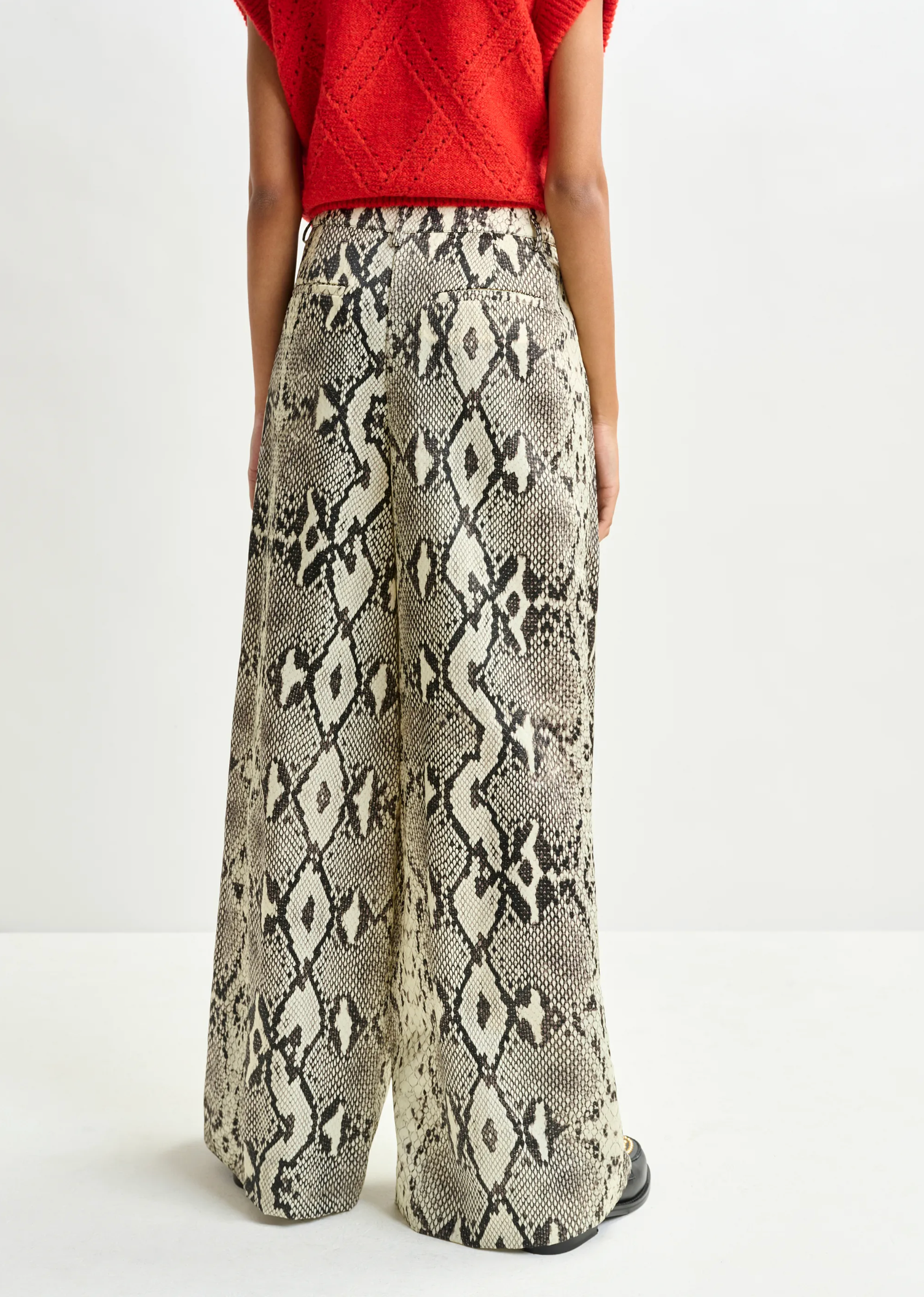 ESSENTIEL ANTWERP Pants "Izpacho" snakeprint