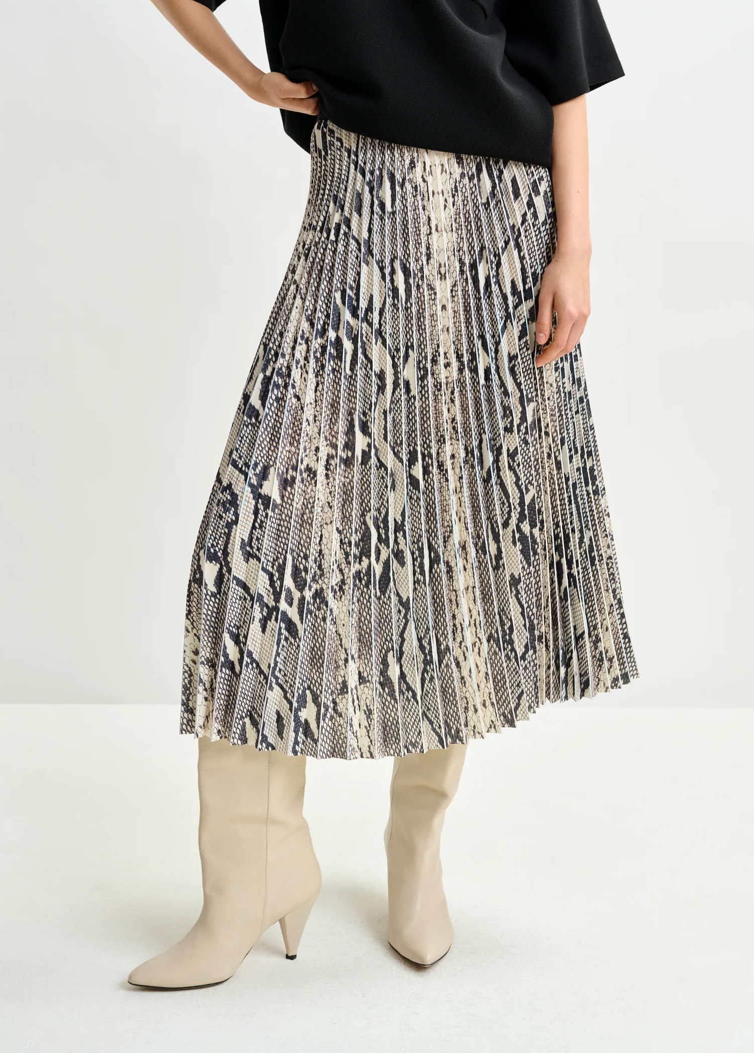 ESSENTIEL ANTWERP Skirt "Indira" beige