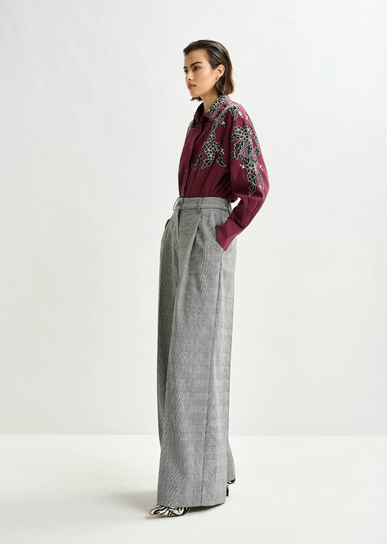 ESSENTIEL ANTWERP Pants "Invest" grey