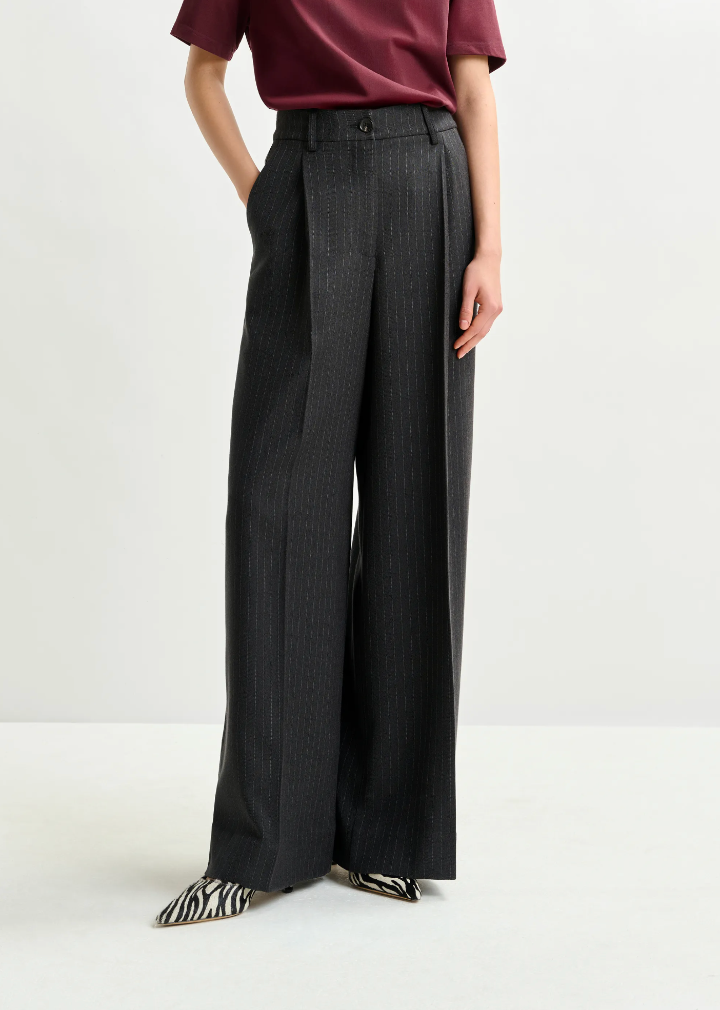 ESSENTIEL ANTWERP Pants "Invest" grey