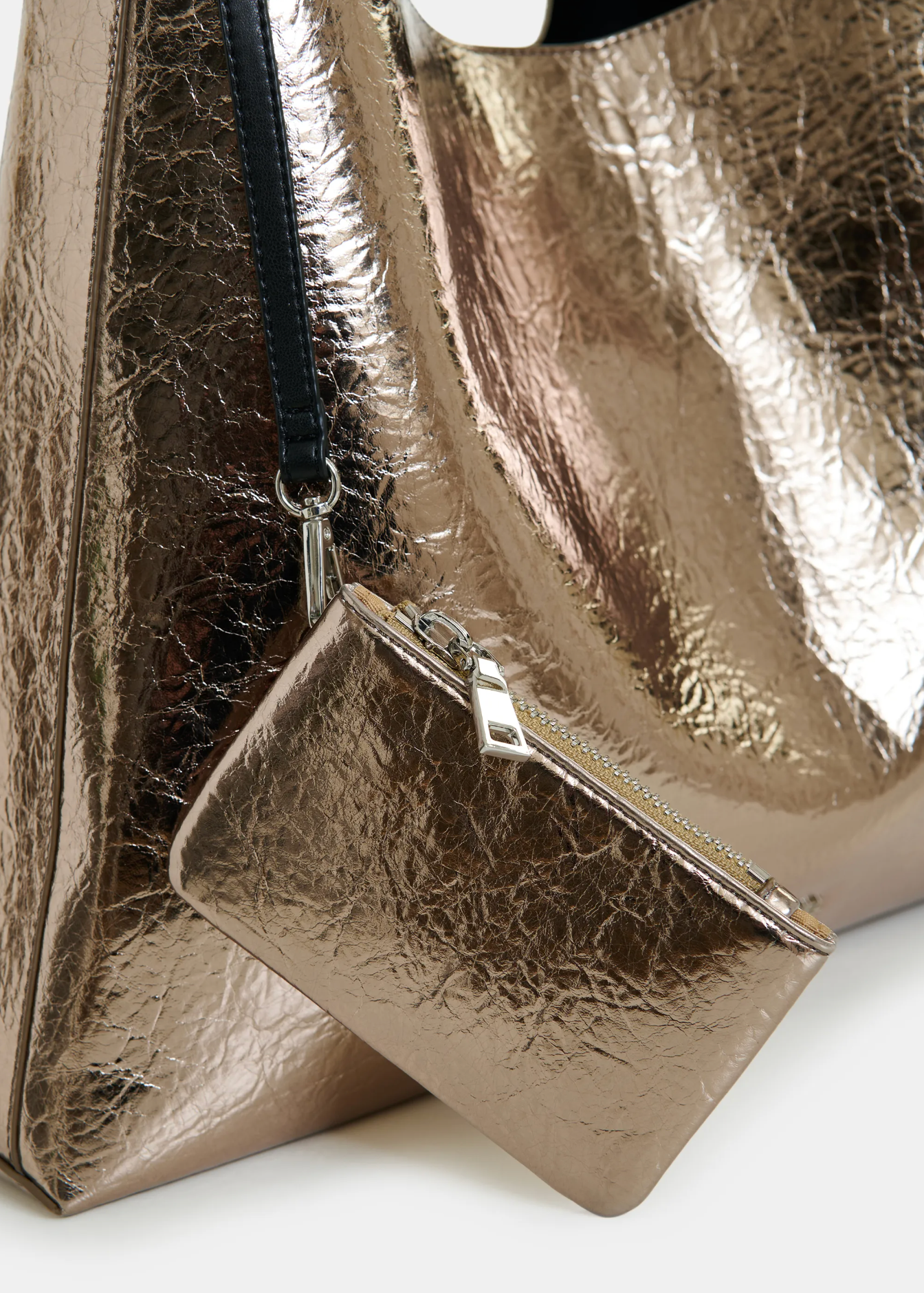 ESSENTIEL ANTWERP Bag "Jatalia" silver lining