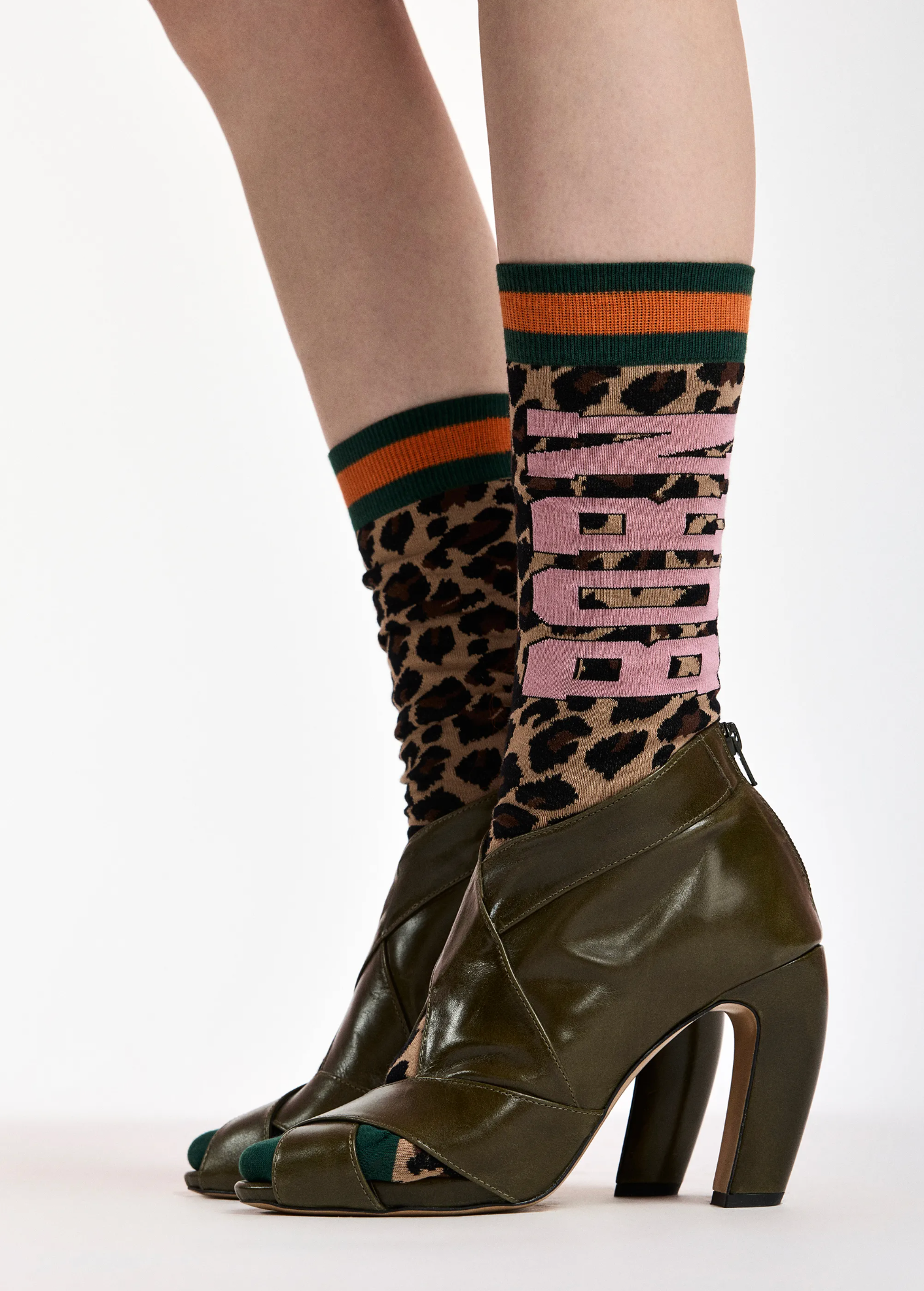 ESSENTIEL ANTWERP Socks "Keast" desert muse