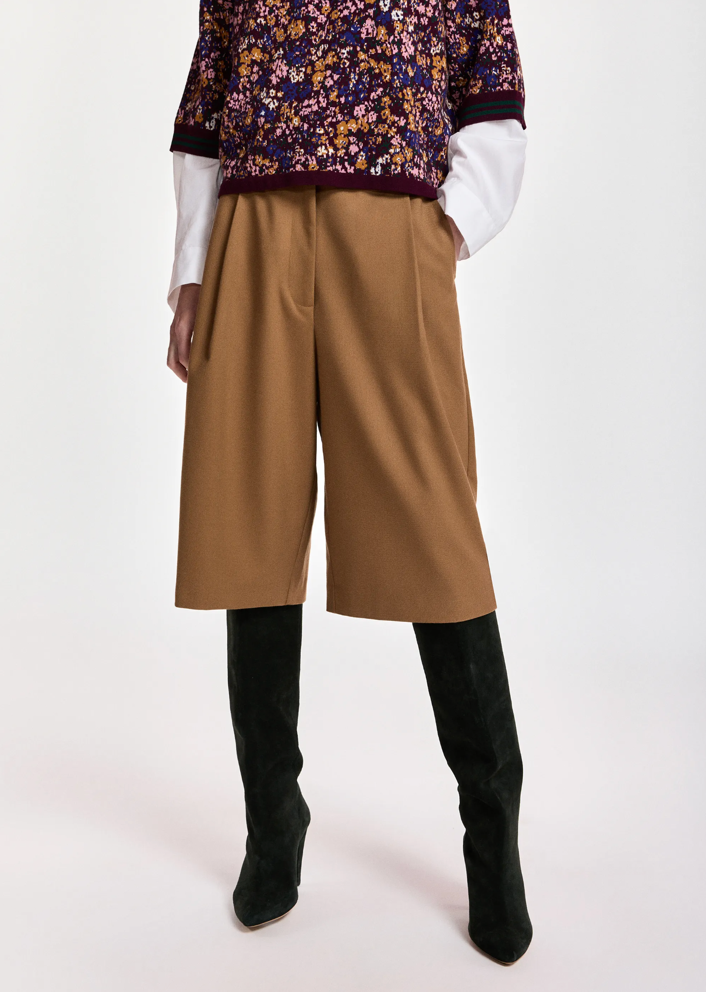 ESSENTIEL ANTWERP Bermuda "Kreme" camel