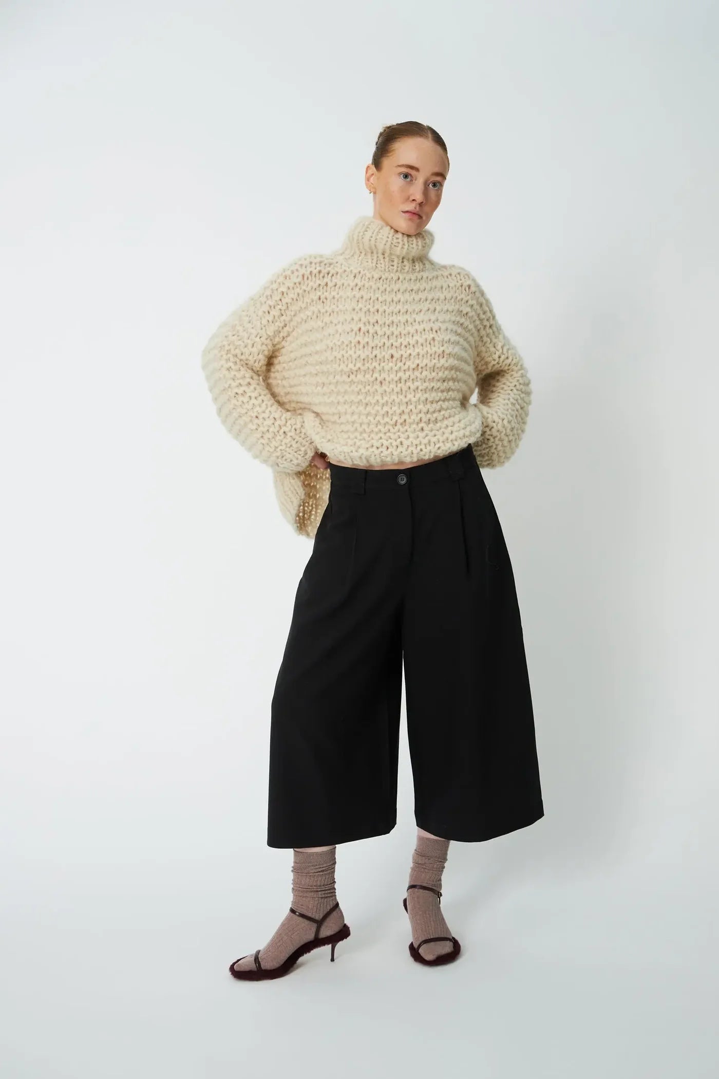 STELLA NOVA Pants "cropped mid-waist" black