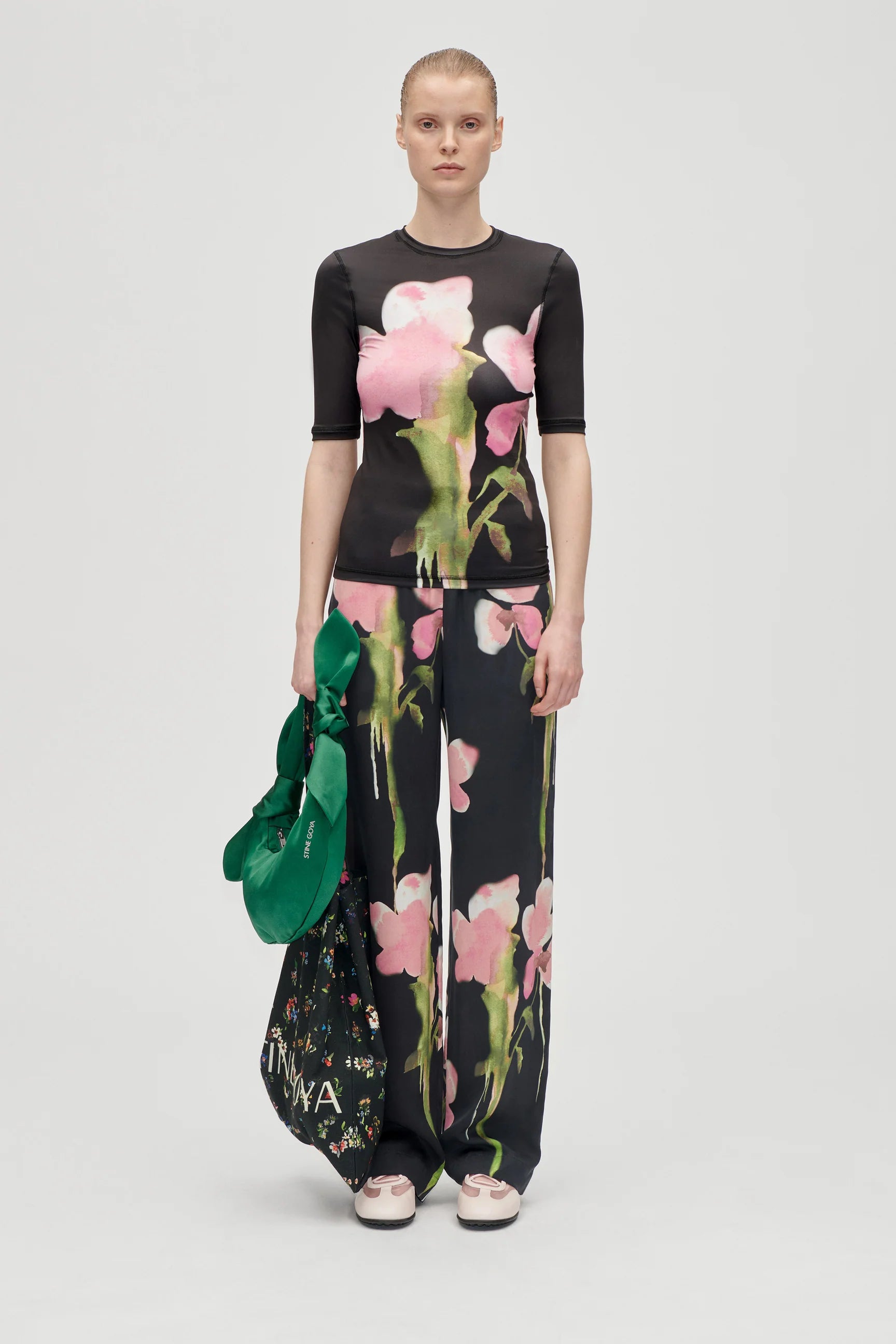 STINE GOYA Pants melting flowers