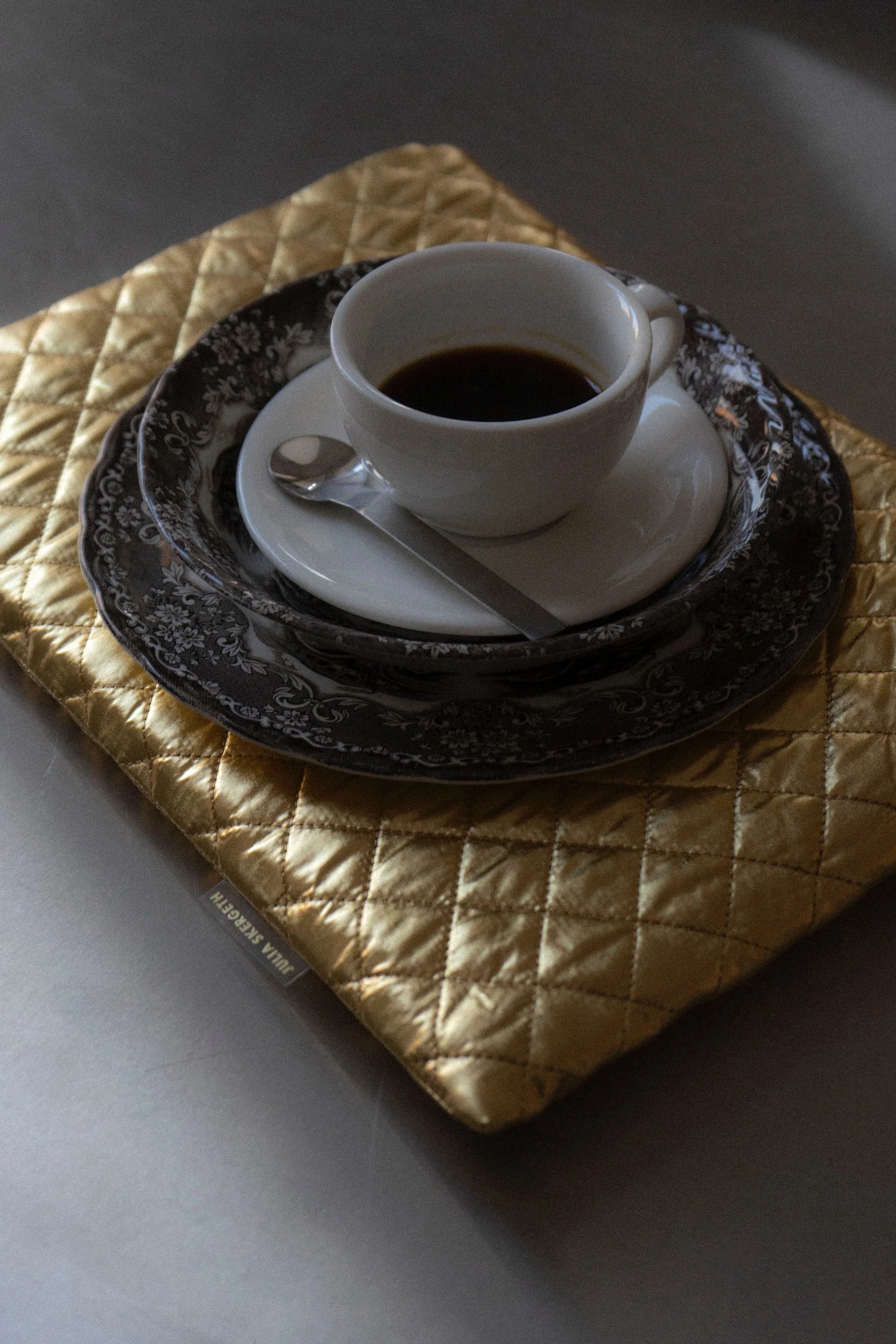 JULIA SKERGETH Laptop Sleeve gold