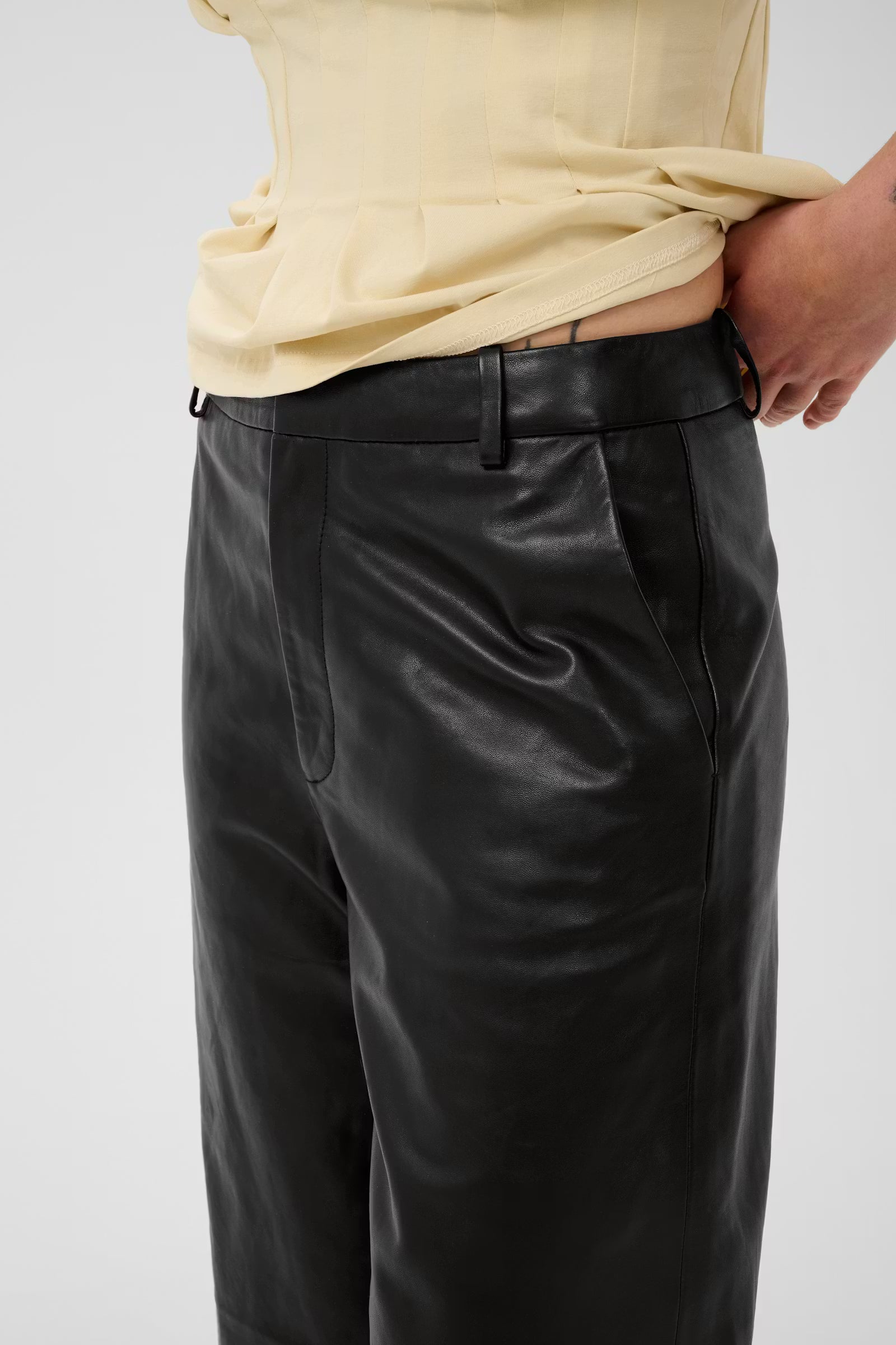 GESTUZ Shorts "Allis" black