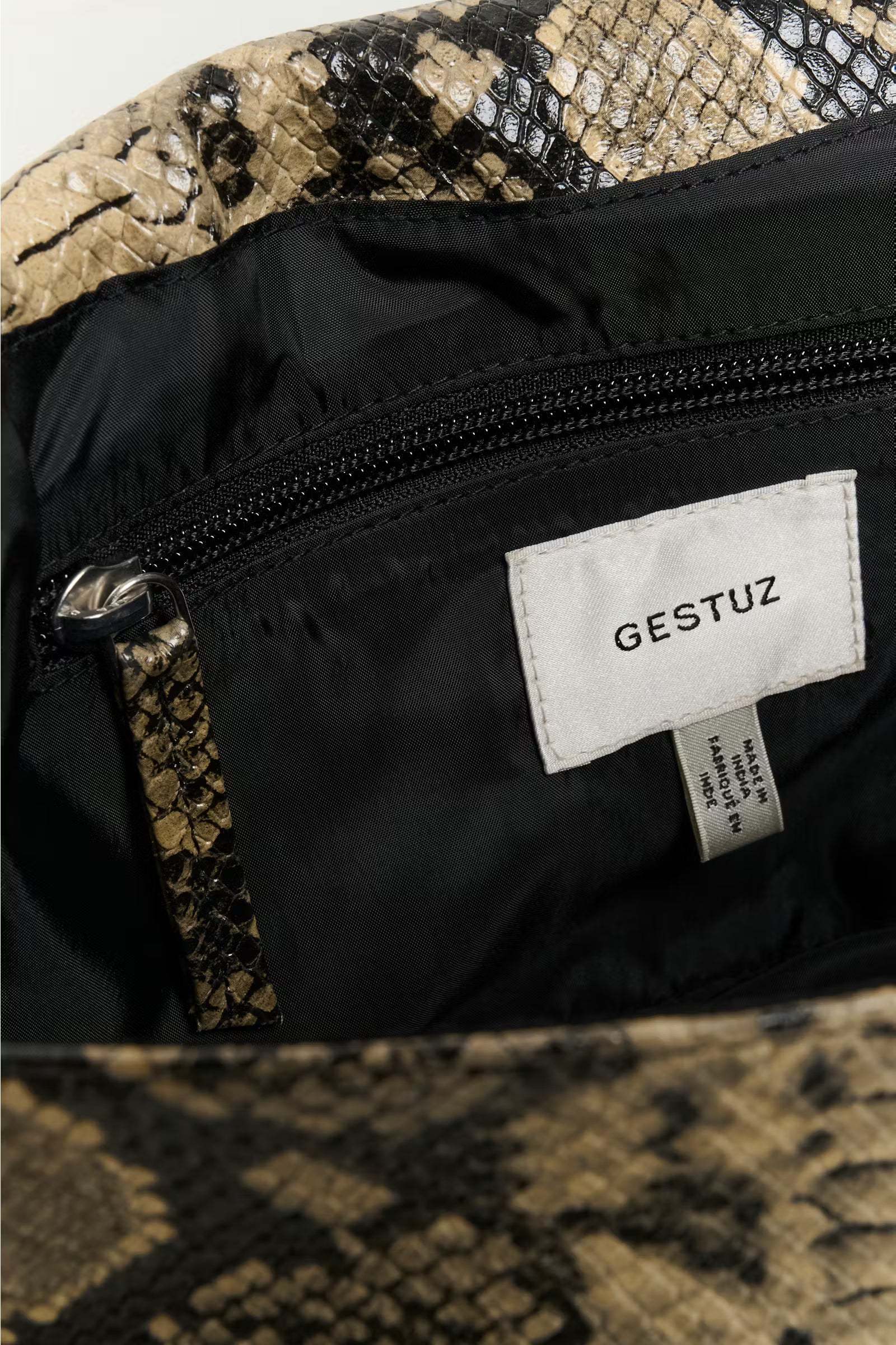 GESTUZ Bag "Weda" pale khaki snake