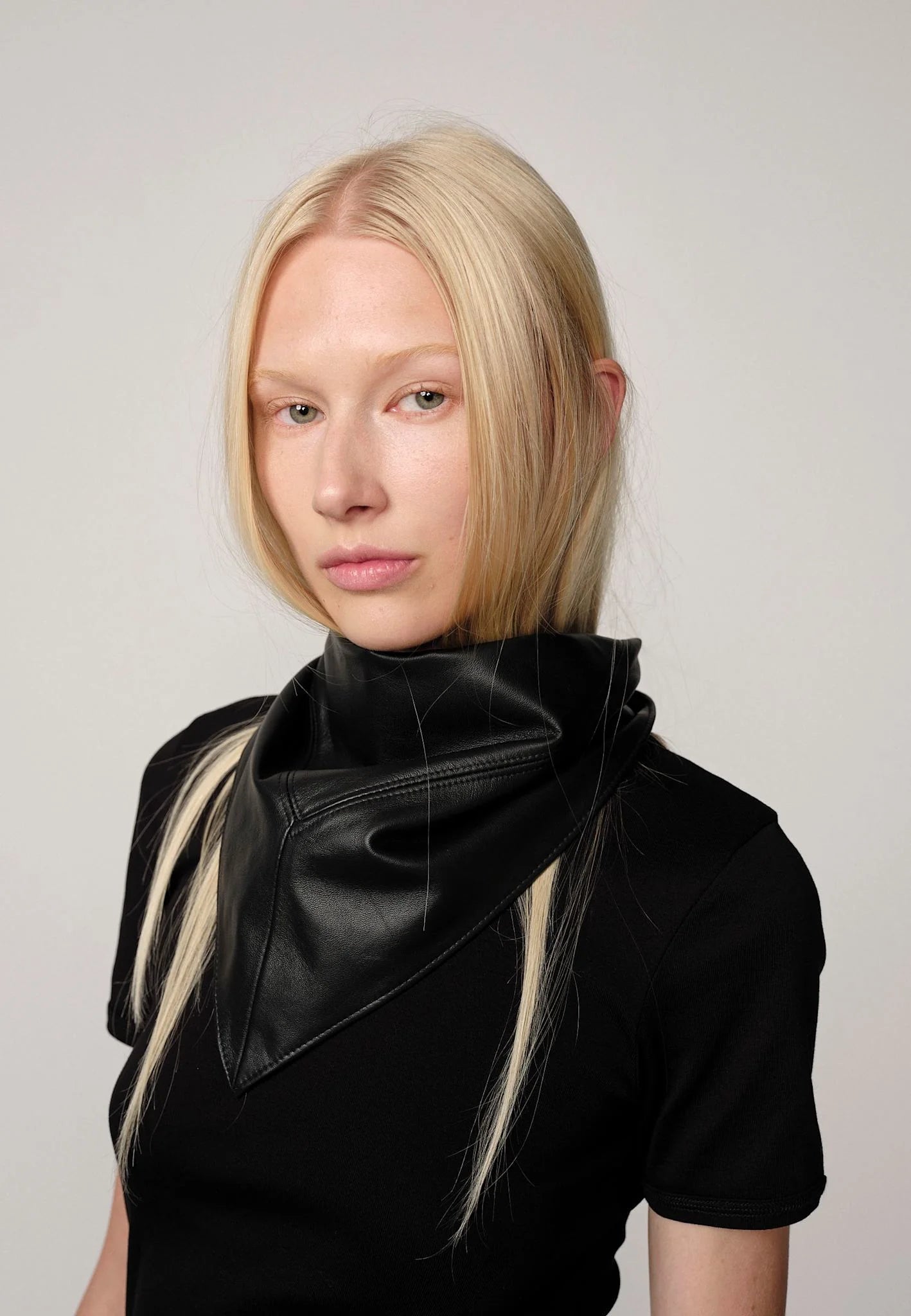 HERSKIND Leather scarf black