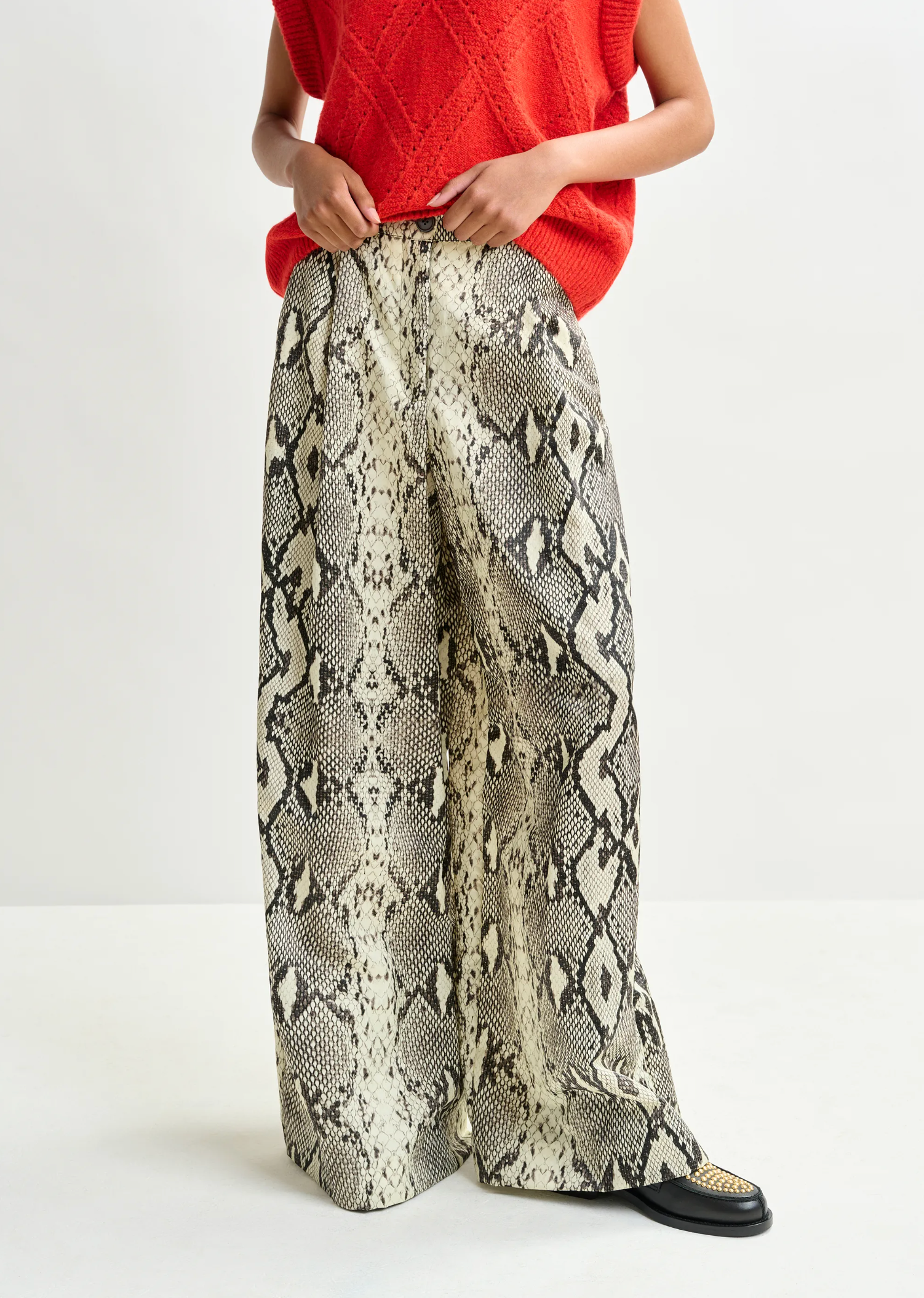 ESSENTIEL ANTWERP Pants "Izpacho" snakeprint