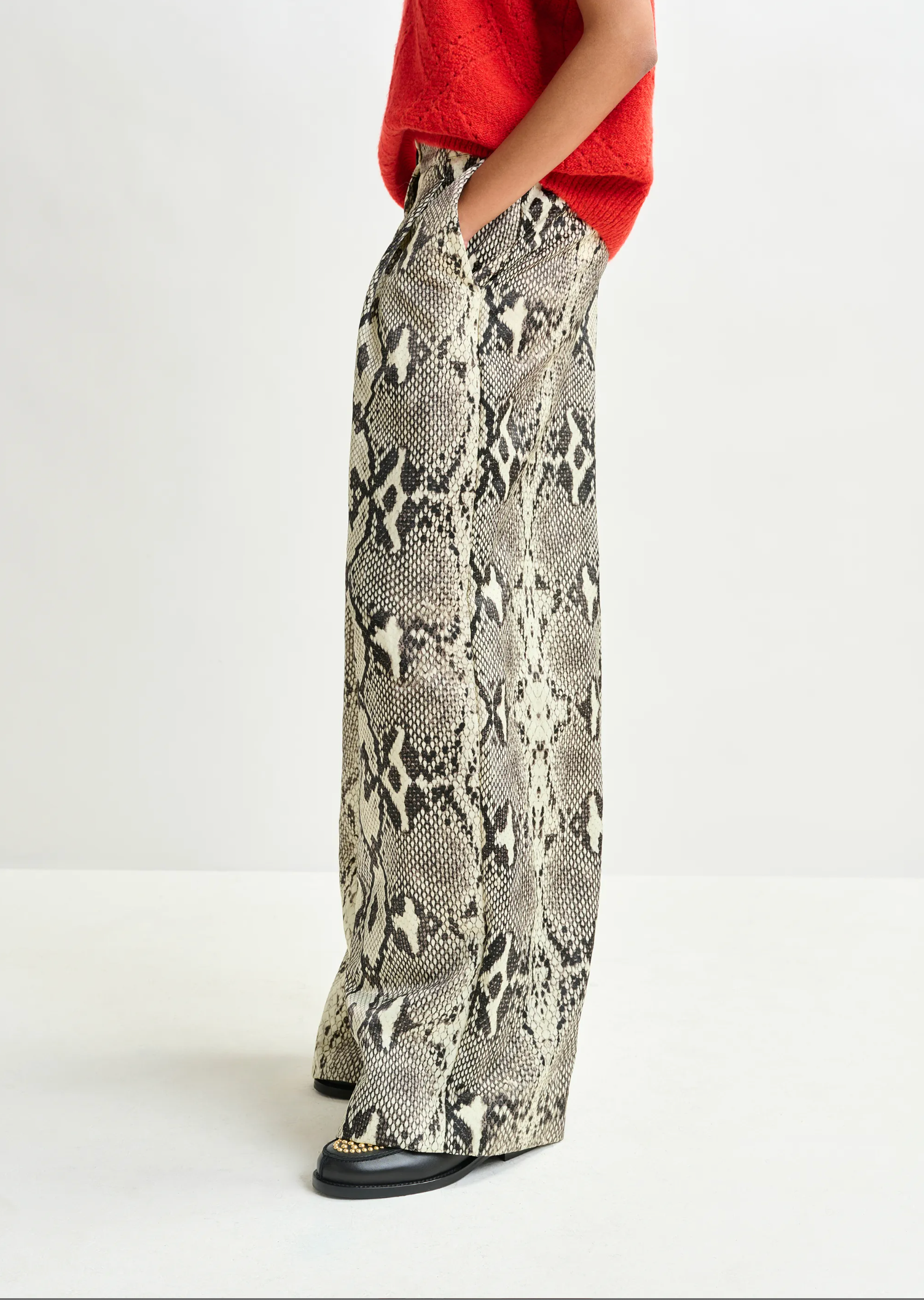 ESSENTIEL ANTWERP Pants "Izpacho" snakeprint