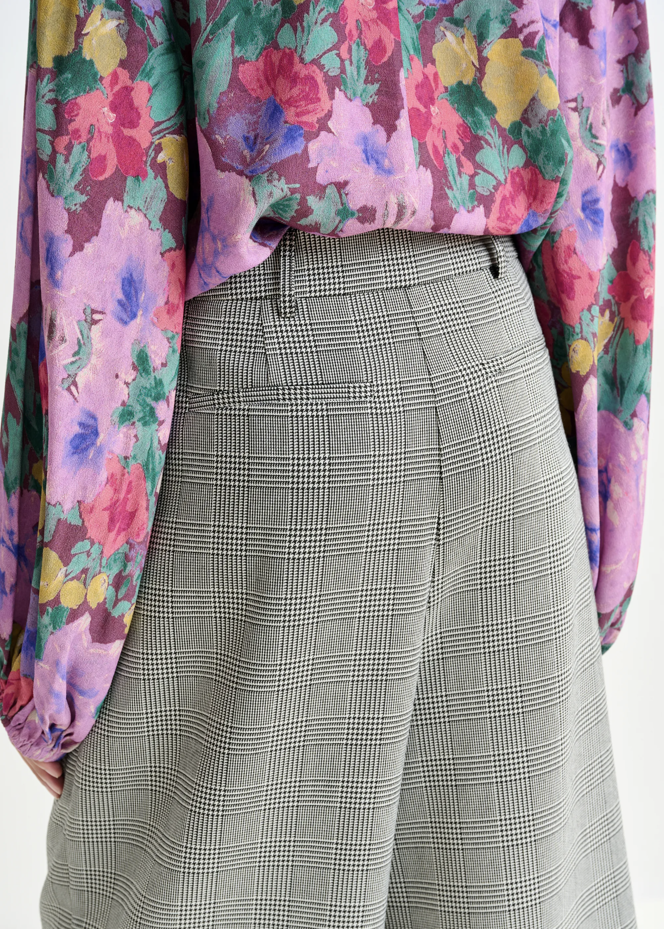 ESSENTIEL ANTWERP Shorts "Intro" grey