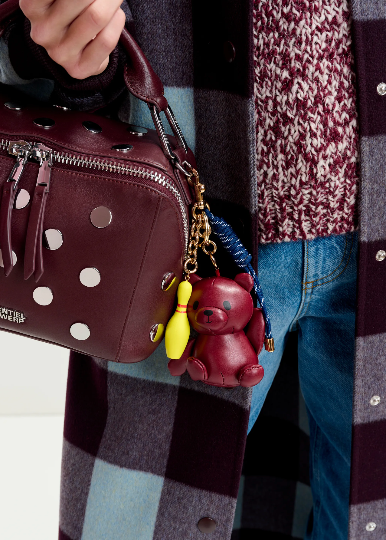 ESSENTIEL ANTWERP Bag charm "Irano" burgundy