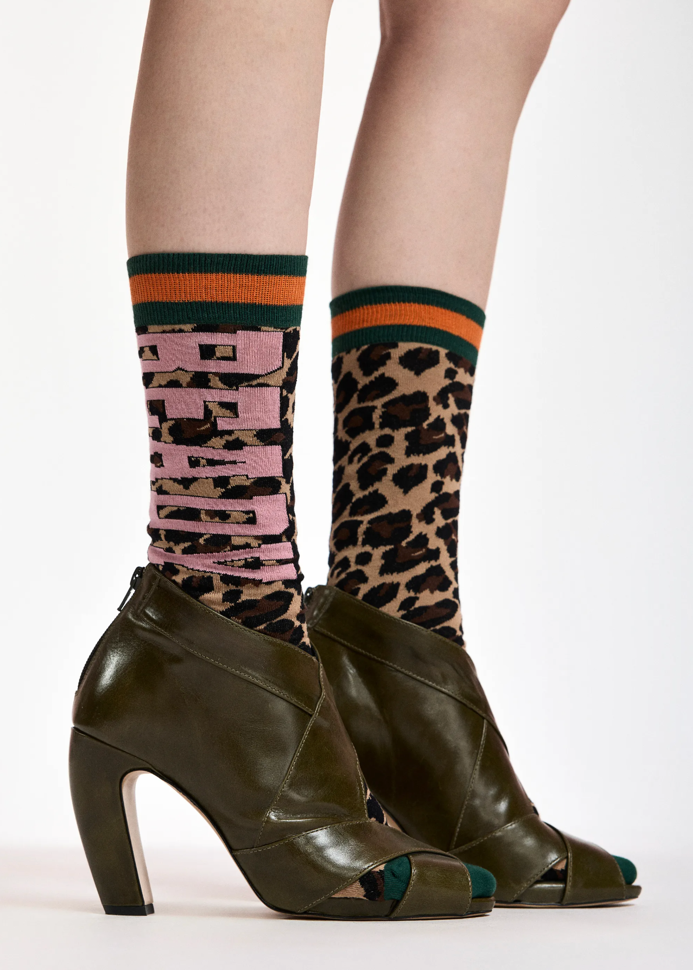 ESSENTIEL ANTWERP Socks "Keast" desert muse