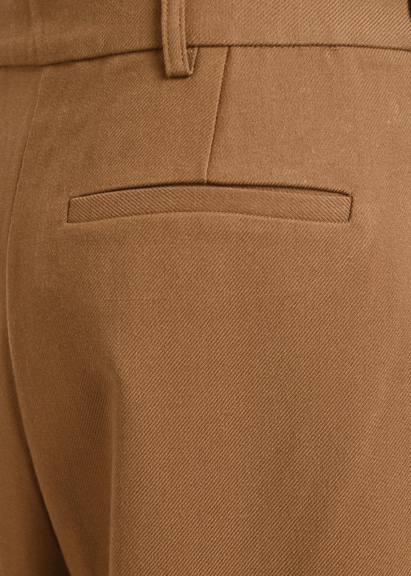 ESSENTIEL ANTWERP Bermuda "Kreme" camel