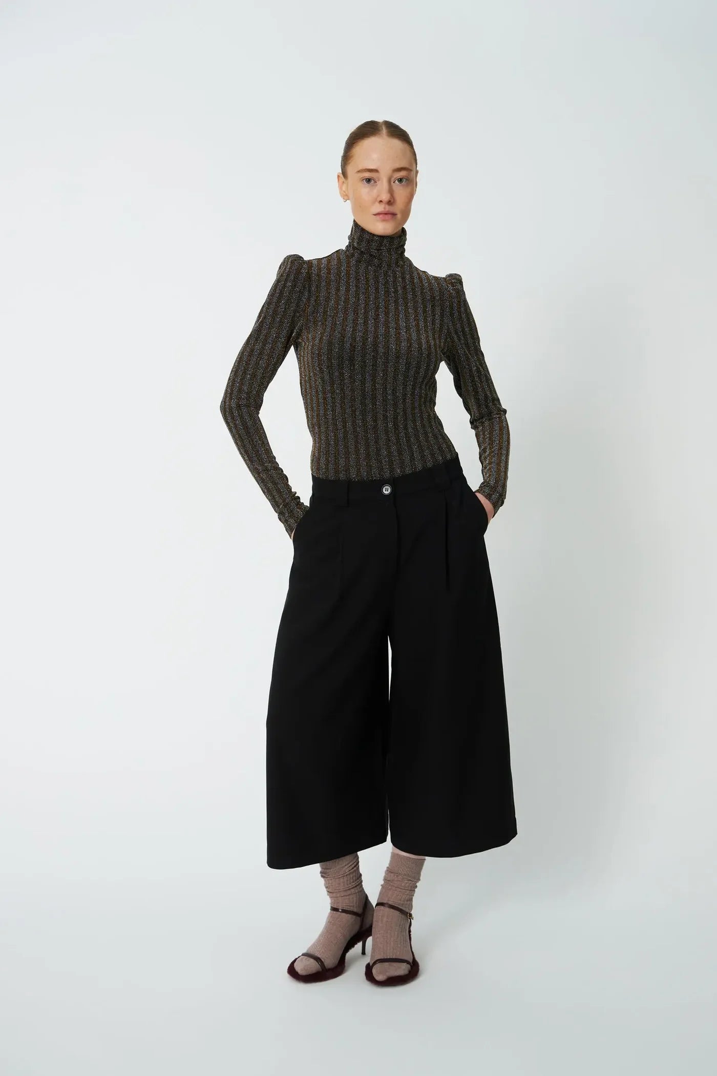 STELLA NOVA Pants "cropped mid-waist" black