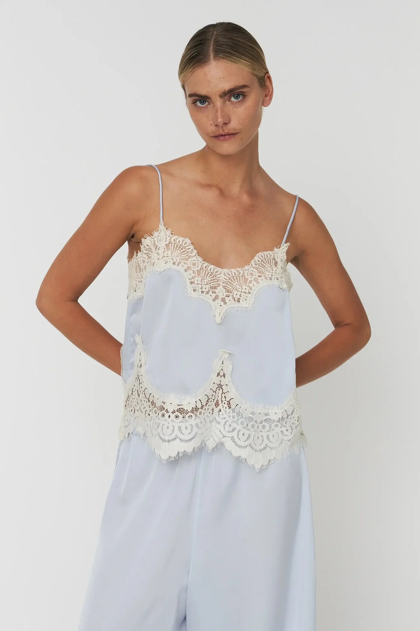 STELLA NOVA Lace Top dust blue