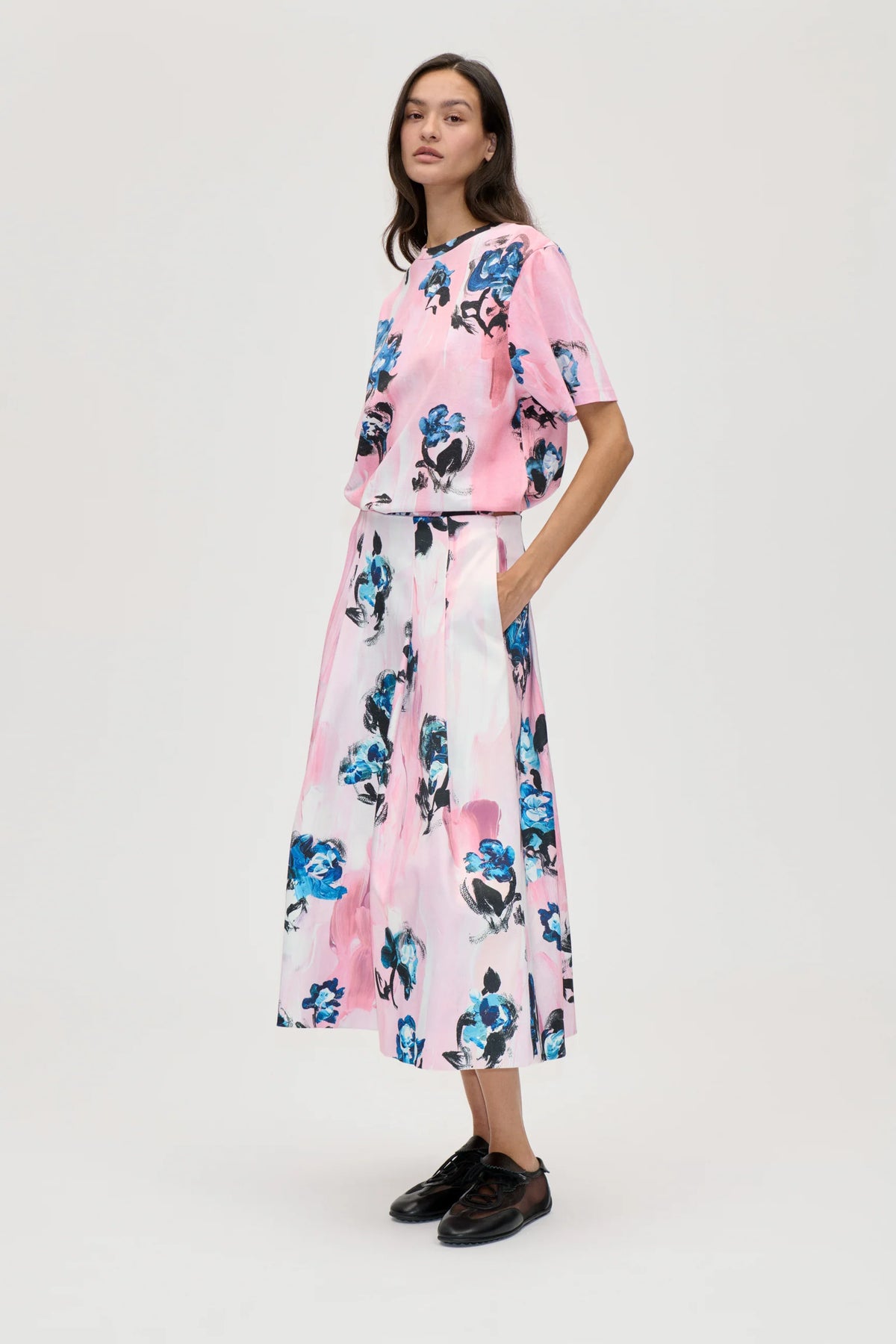 STINE GOYA Skirt "Blue roses on blush"