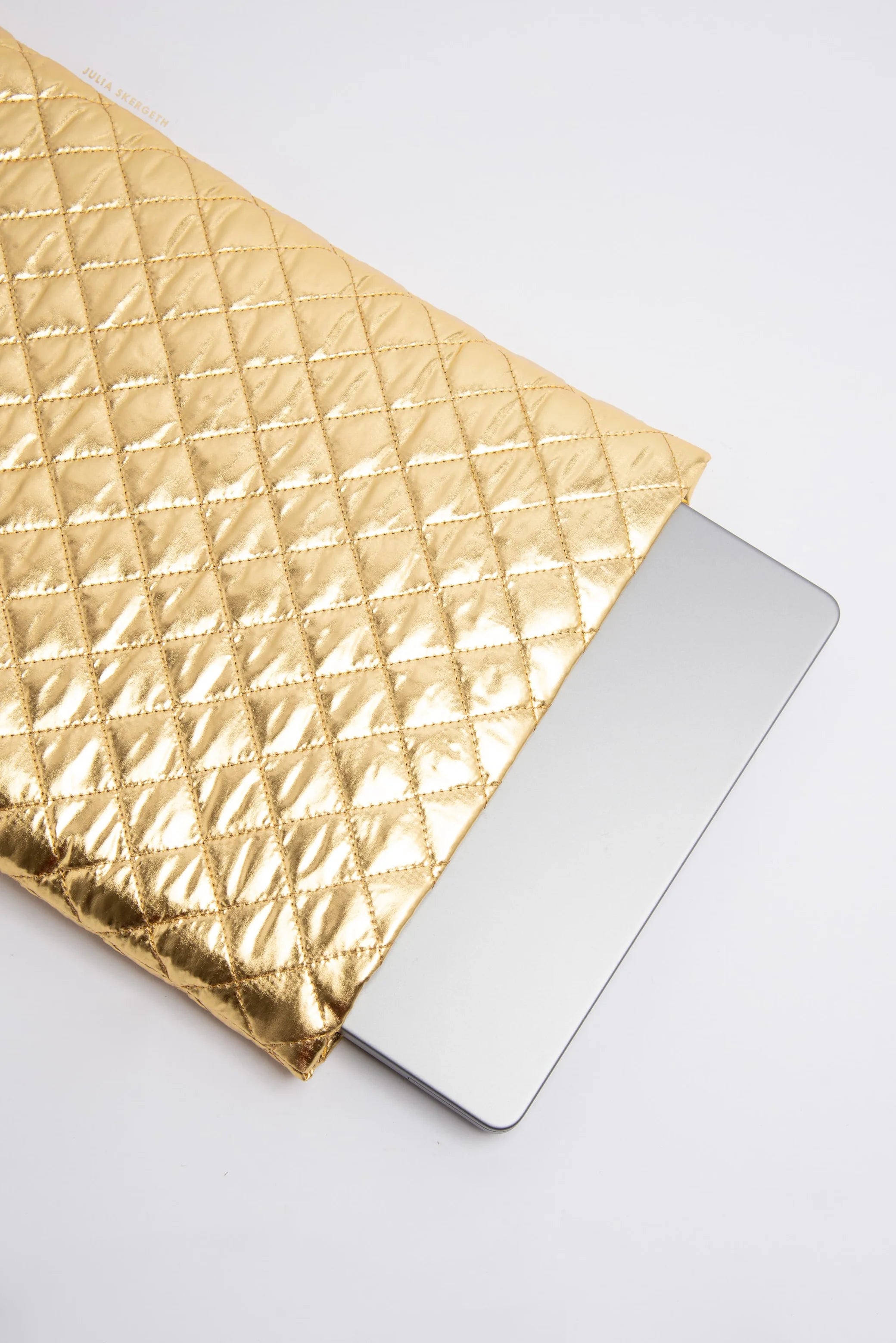 JULIA SKERGETH Laptop Sleeve gold